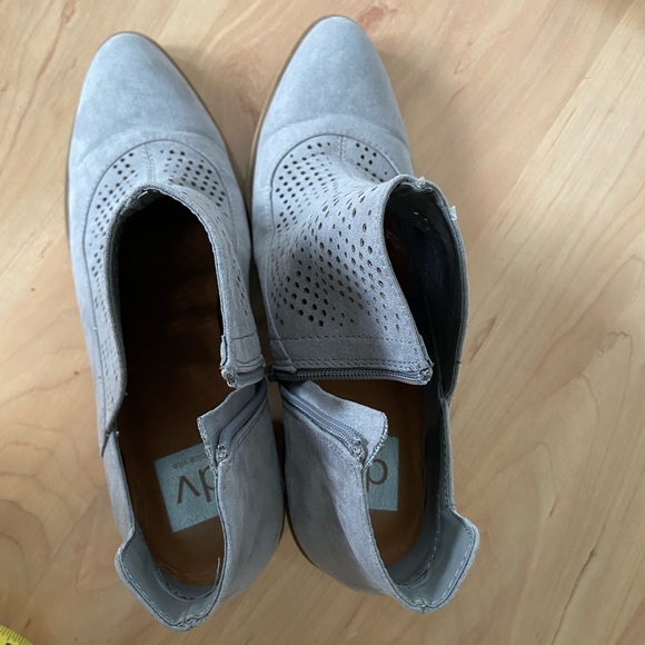 Dolce Vita Light Gray Heeled Ankle Boots - Picture 7 of 8